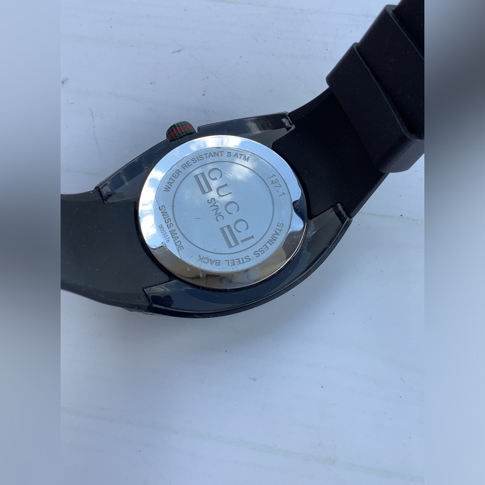 Mens GUCCI🌟 BIG and BEAUTIFUL 🖤💚❤️watch - Picture 4 of 16